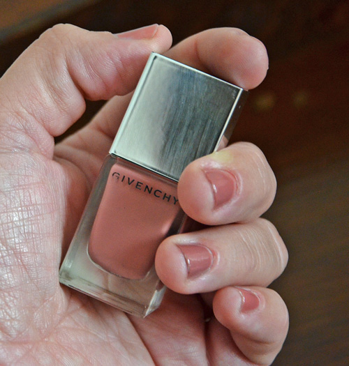 Givenchy Le Vernis Rose D`Exception Tragebild